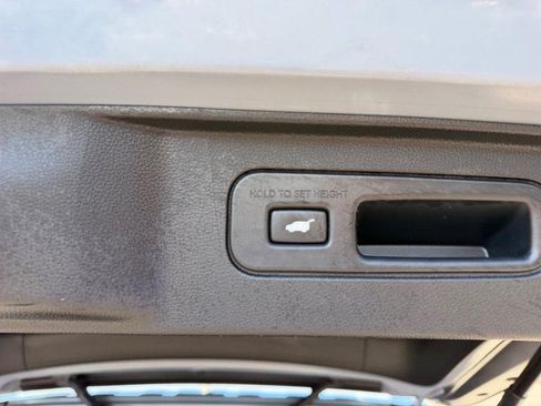 Used 2025 Honda Pilot Touring image 8