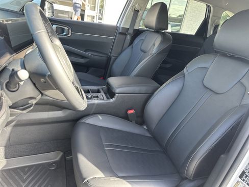 Used 2025 Kia Sorento S FWD image 11