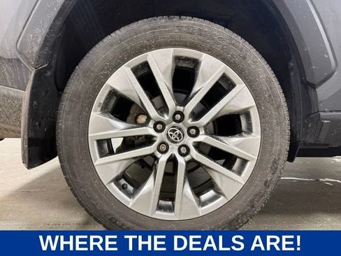Used 2022 Toyota RAV4 XLE Premium AWD/4WD image 24