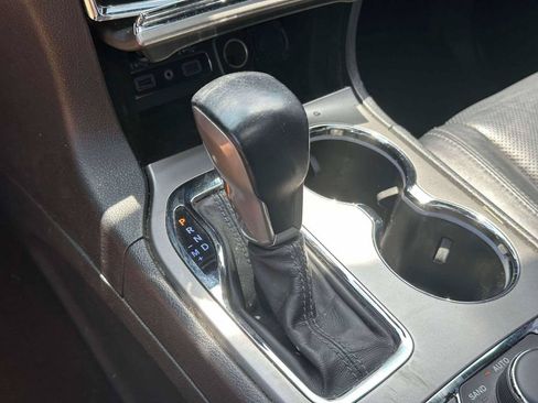 Used 2020 Jeep Grand Cherokee Overland AWD/4WD image 30