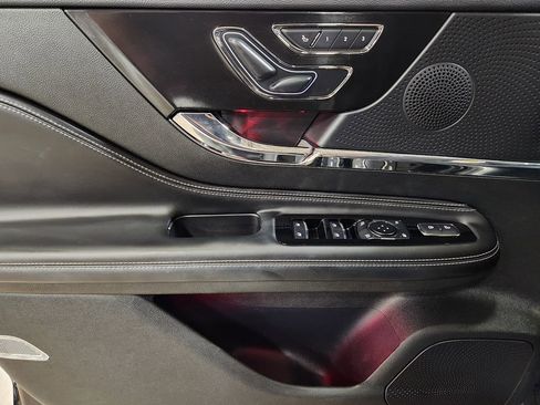 Used 2023 Lincoln Corsair Reserve image 40