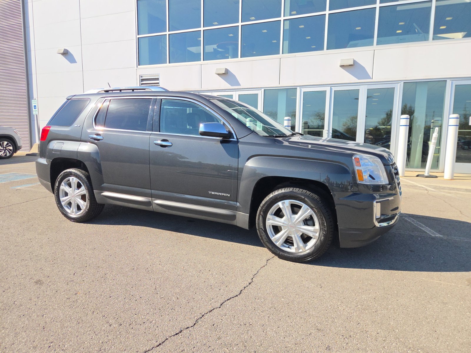Used 2017 GMC Terrain SLT w/ Memory Package FWD image 3