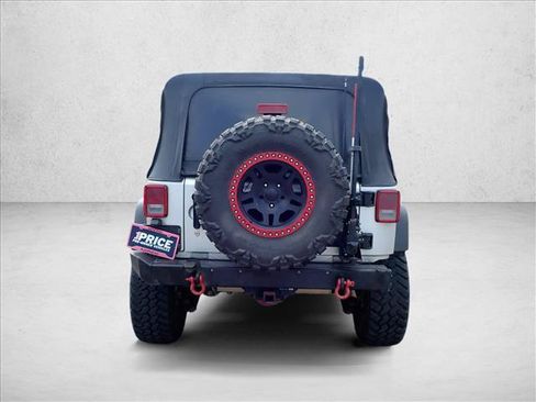 Used 2010 Jeep Wrangler Unlimited Rubicon AWD/4WD image 3