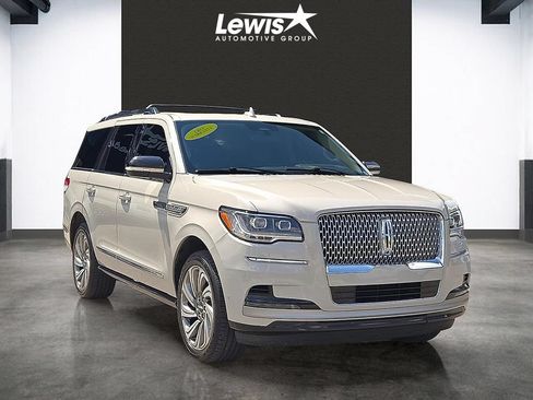 Used 2022 Lincoln Navigator Reserve AWD/4WD image 6