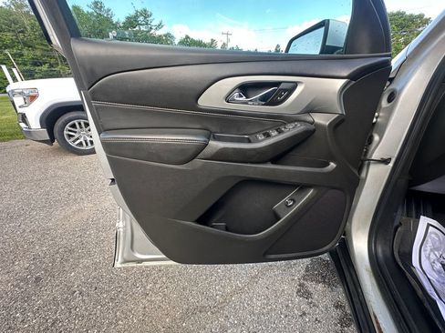 Used 2021 Chevrolet Traverse LT w/ LPO, Floor Liner Package AWD/4WD image 10