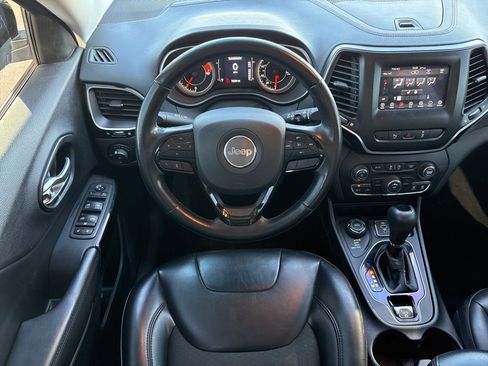 Used 2021 Jeep Cherokee Latitude Plus image 12