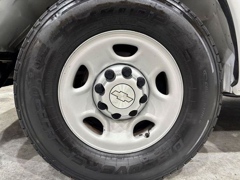 Used 2017 Chevrolet Express 3500 RWD image 22