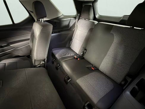 Used 2021 Chevrolet Traverse LS image 26