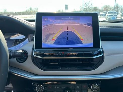 Used 2025 Jeep Compass Limited image 15