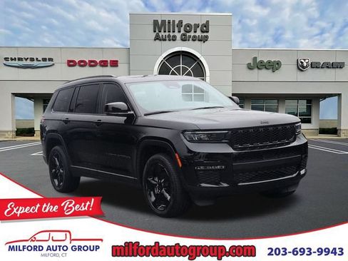 Used 2023 Jeep Grand Cherokee L Limited w/ Black Appearance Package AWD/4WD image 1