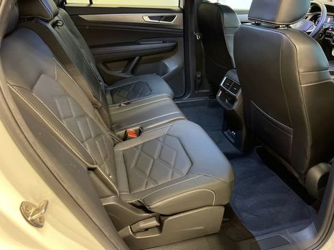 Certified 2024 Volkswagen Atlas Cross Sport SE FWD image 12