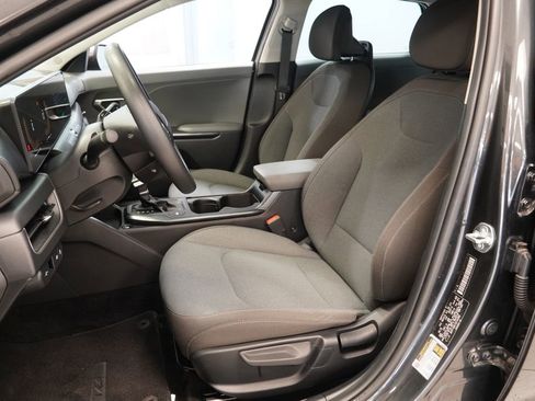 Used 2025 Kia K4 FWD image 3