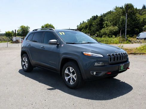 Used 2017 Jeep Cherokee Trailhawk w/ Comfort/Convenience Group AWD/4WD image 1