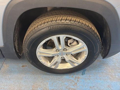 Certified 2024 GMC Terrain SLE image 3