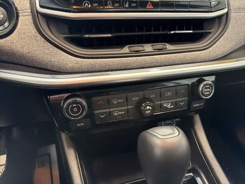 Used 2022 Jeep Compass Latitude w/ Convenience Group image 23