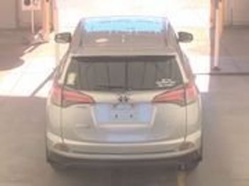 Certified 2018 Toyota RAV4 LE image 33