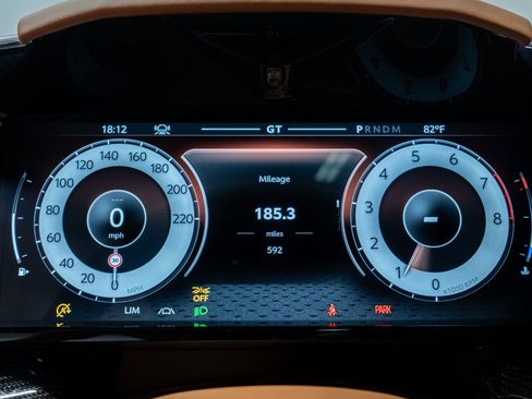 Used 2025 Aston Martin Vanquish image 46