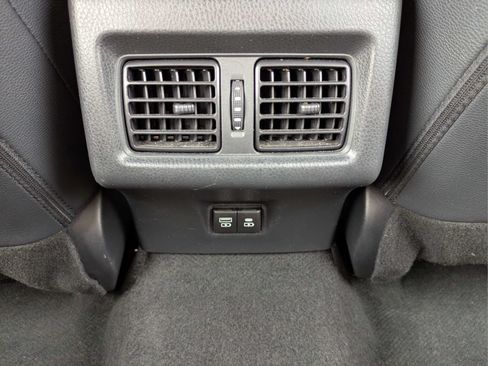 Used 2025 Toyota Camry SE FWD image 10