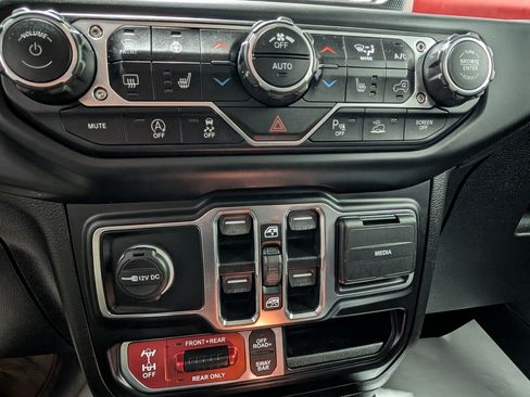 Used 2021 Jeep Gladiator Rubicon AWD/4WD image 25