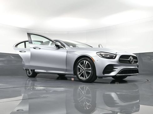 Used 2023 Mercedes-Benz E 350 4MATIC Sedan image 40