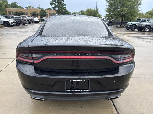 Used 2017 Dodge Charger SE w/ Popular Equipment Group RWD image 8