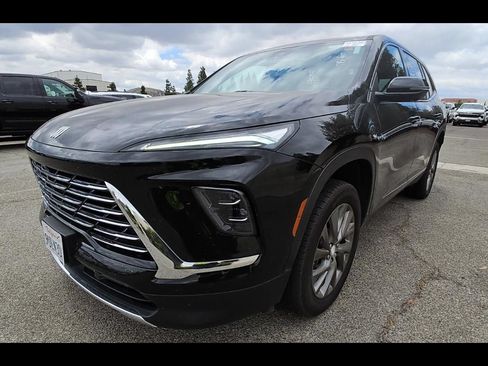 Used 2025 Buick Enclave Preferred FWD image 1