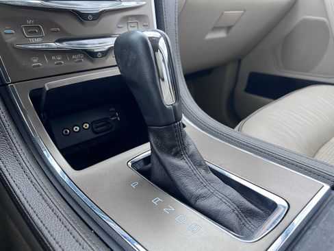 Used 2013 Lincoln MKX FWD image 24