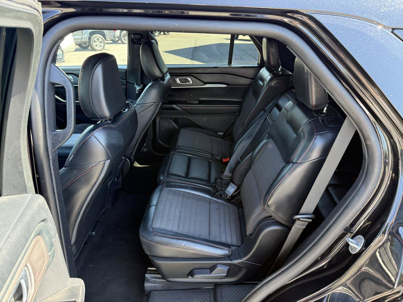 Used 2025 Ford Explorer ST-Line w/ ST-Line Street Pack AWD/4WD image 15