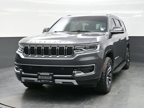 Used 2022 Jeep Wagoneer Series III w/ Flexible Seating Group AWD/4WD image 2