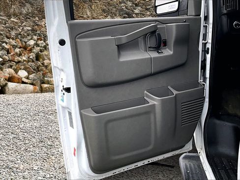 Used 2018 Chevrolet Express 3500 LT w/ LT Preferred Equipment Group image 21