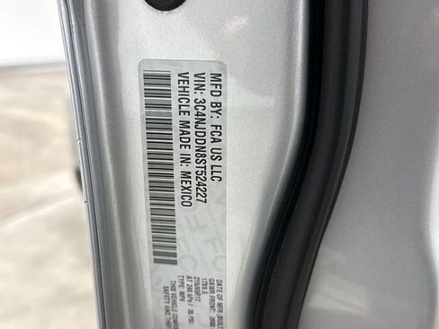 Used 2025 Jeep Compass Trailhawk AWD/4WD image 27