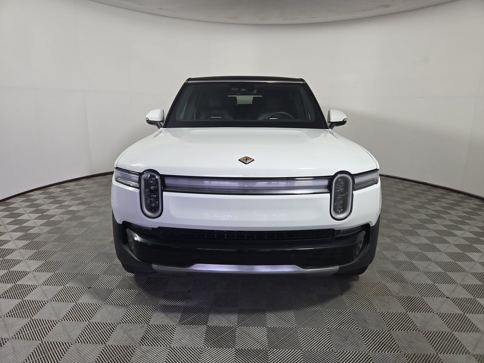 Used 2025 Rivian R1S Adventure Dual AWD/4WD image 8
