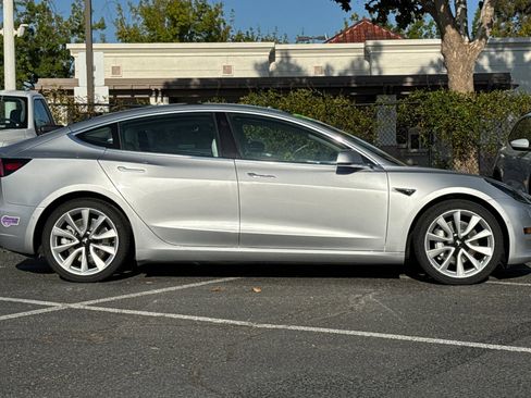 Used 2018 Tesla Model 3 Long Range image 3