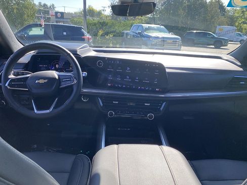 Used 2025 Chevrolet Tahoe Premier AWD/4WD image 25