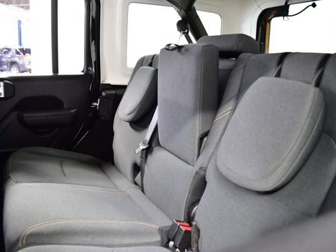 Used 2024 Jeep Wrangler Unlimited AWD/4WD image 15
