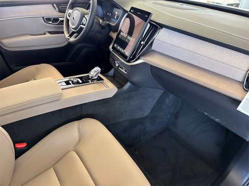 New 2026 Volvo XC90 B6 Plus w/ Protection Package Premier image 16