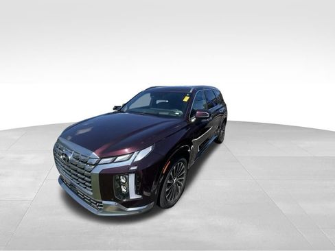 Used 2024 Hyundai Palisade Calligraphy FWD image 2