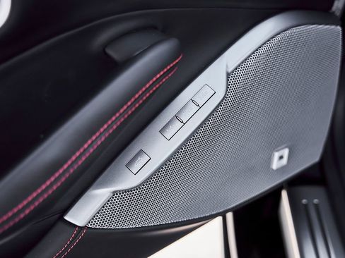 Used 2020 Ferrari Portofino RWD image 37