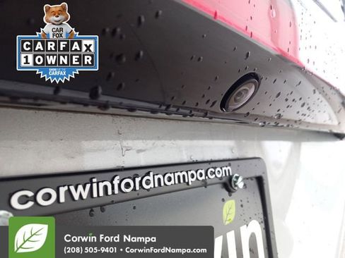 Used 2024 Chrysler Pacifica Touring-L image 28