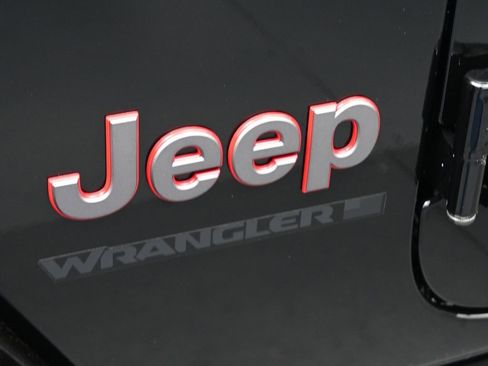 New 2025 Jeep Wrangler Unlimited Rubicon w/ Technology Group image 20