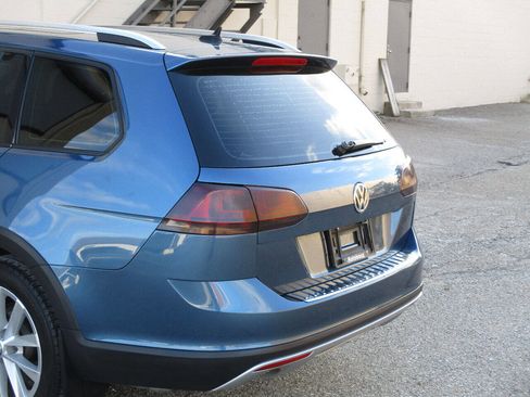 Used 2017 Volkswagen Golf Alltrack SE image 38
