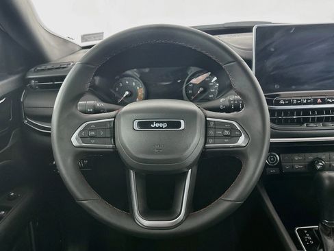 Used 2025 Jeep Compass Trailhawk AWD/4WD image 18