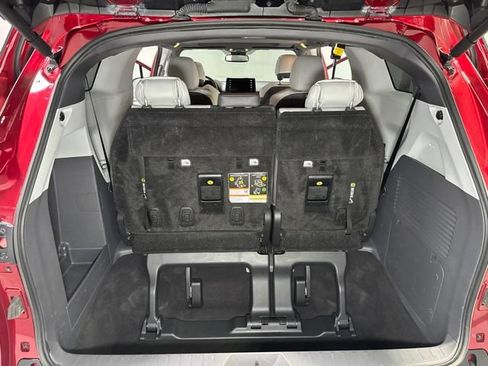 Used 2022 Toyota Sienna XSE AWD/4WD image 28