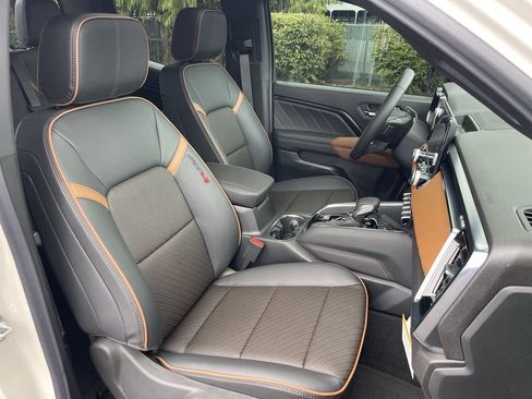 New 2026 GMC Canyon AT4 w/ Technology Plus Package AWD/4WD image 29