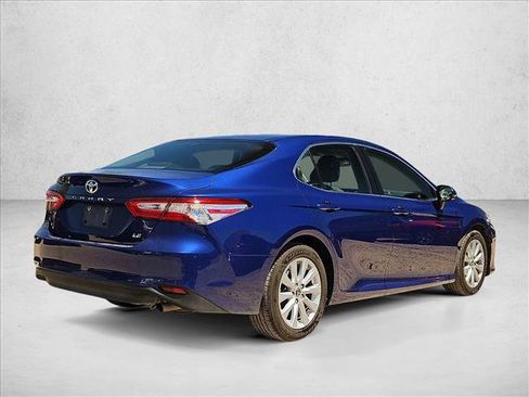 Used 2018 Toyota Camry LE FWD image 5