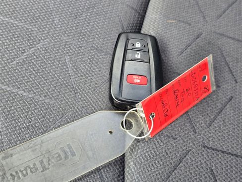 Used 2020 Toyota RAV4 XLE image 31