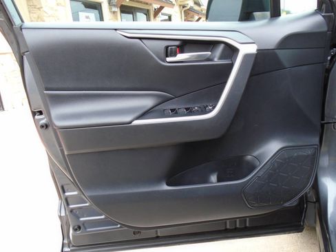 Used 2019 Toyota RAV4 XLE Premium FWD image 28