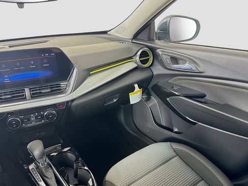 New 2026 Chevrolet Trax LT w/ Midnight Edition FWD image 23