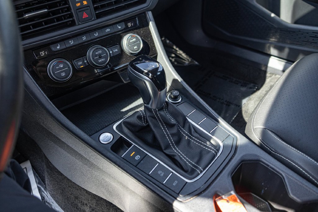 Certified 2024 Volkswagen Jetta SE FWD image 19