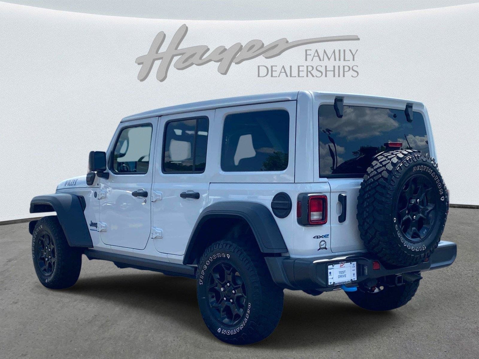 Used 2023 Jeep Wrangler Unlimited w/ Sun & Screen Package AWD/4WD image 7